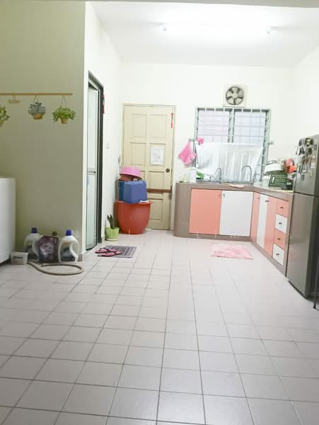 Taman Puteri Wangsa / Ulu Tiram / Desa Cemerlang untuk Untuk Dijual - RM 350,000, Feb 2026 - Kitchen - PropertyGuru.com.my