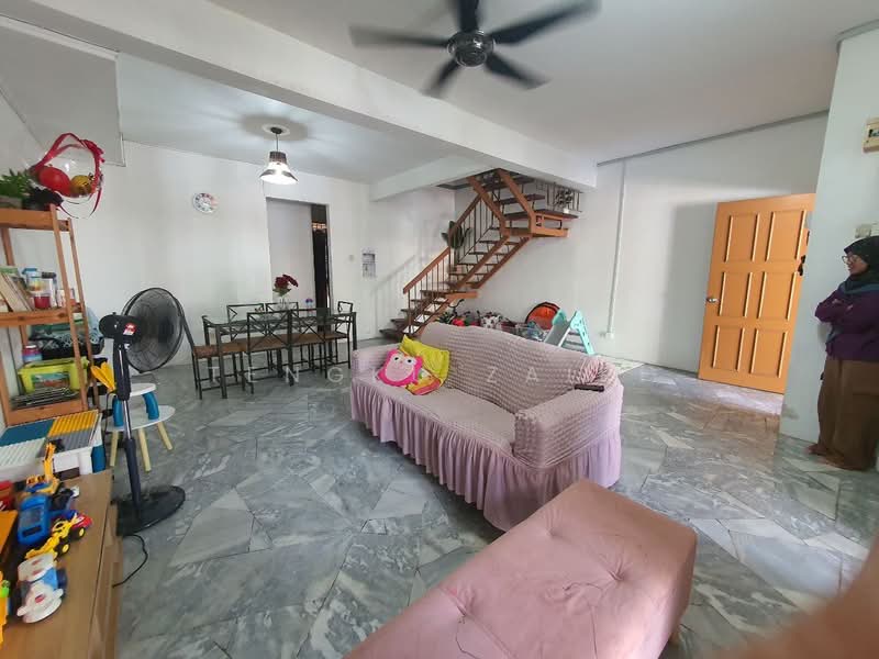 Terraced House for Sale in Seri Kembangan (Selangor) - Tengku Zairi - Living Room - PropertyGuru.com.my