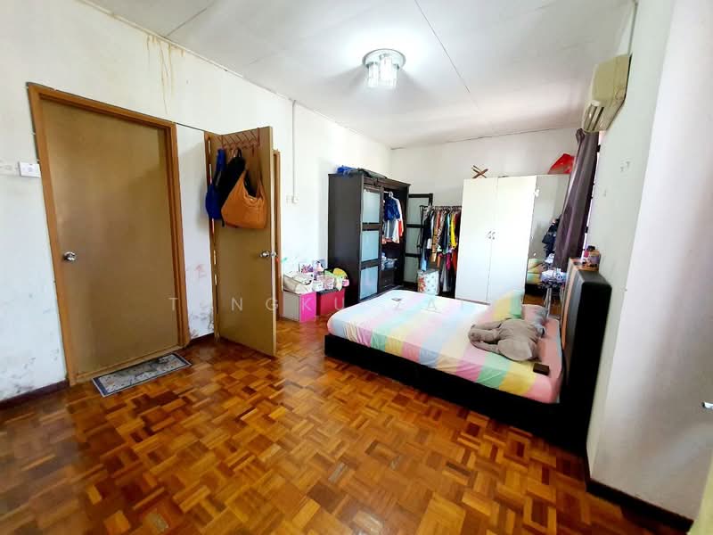 Terraced House for Sale in Seri Kembangan (Selangor) - Tengku Zairi - Bedroom - PropertyGuru.com.my