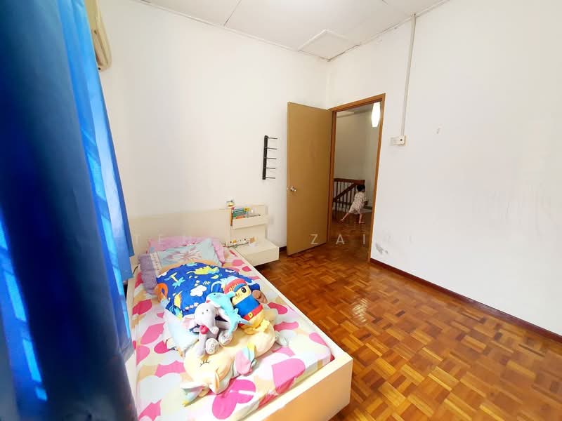 Terraced House for Sale in Seri Kembangan (Selangor) - Tengku Zairi - Bedroom - PropertyGuru.com.my