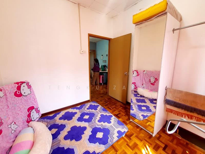 Terraced House for Sale in Seri Kembangan (Selangor) - Tengku Zairi - Bedroom - PropertyGuru.com.my