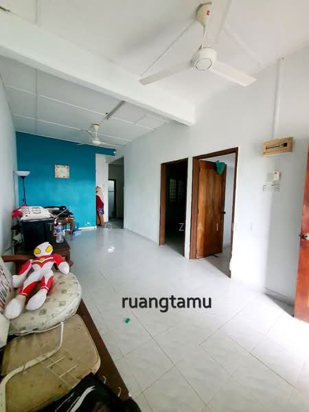 Taman Selasih Lukut Port Dickson untuk Untuk Dijual - RM 220,000, Feb 2026 - Living Room - PropertyGuru.com.my