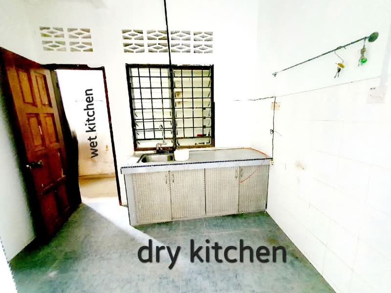 Taman Selasih Lukut Port Dickson untuk Untuk Dijual - RM 220,000, Feb 2026 - Kitchen - PropertyGuru.com.my