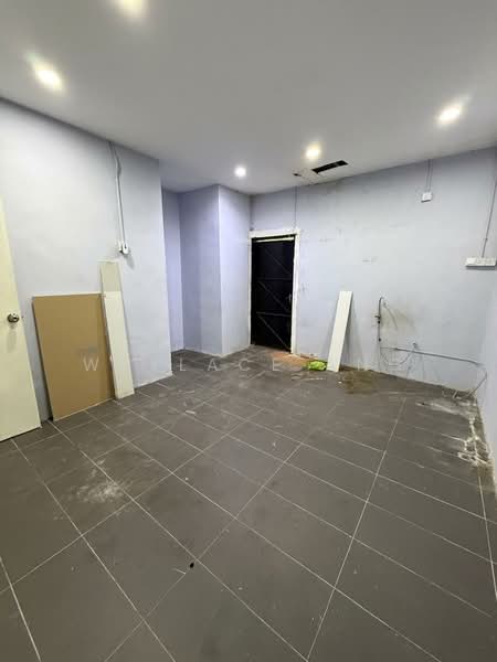 Shop for Rent in Taman Johor Jaya (Johor Bahru) - Wallace Ang - Interior - PropertyGuru.com.my