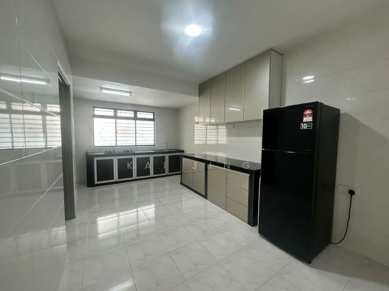 2-storey Terraced House for Rent in Taman Mount Austin (Tebrau) - Kai Jing - Kitchen - PropertyGuru.com.my