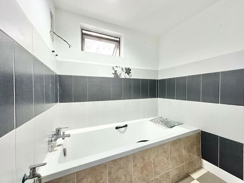 Condominium for Sale at The Tamarind - Ahmad Khairi - Bathroom - PropertyGuru.com.my