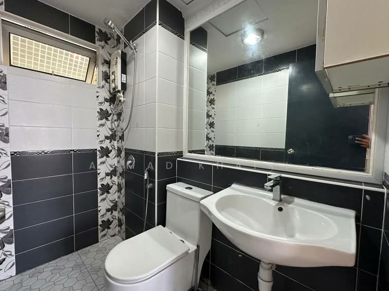 Condominium for Sale at The Tamarind - Ahmad Khairi - Bathroom - PropertyGuru.com.my