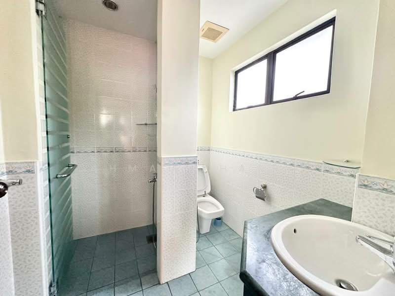 Bungalow for Sale in Seri Kembangan (Selangor) - Ahmad Khairi - PropertyGuru.com.my