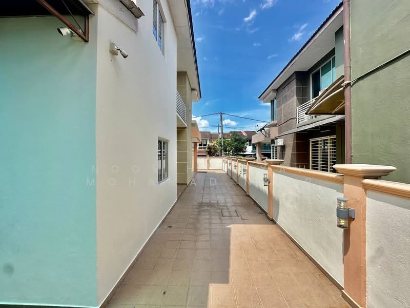 Semi-Detached House for Sale in Rawang (Selangor) - Noor Hidayah Mohamad Noor - Exterior - PropertyGuru.com.my
