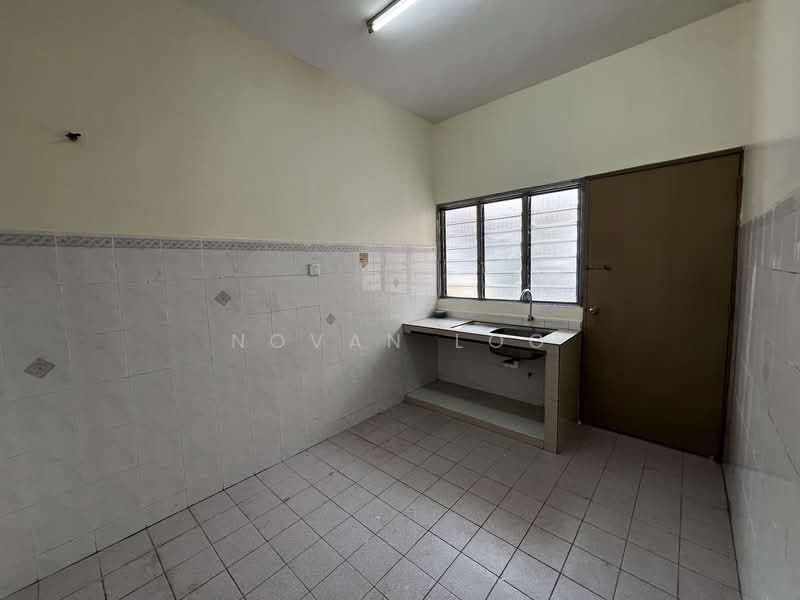 BANDAR PUTRA KULAI (1B04 ARCELA 2) untuk Untuk Dijual - RM 650,000, Mac 2026 - Kitchen - PropertyGuru.com.my