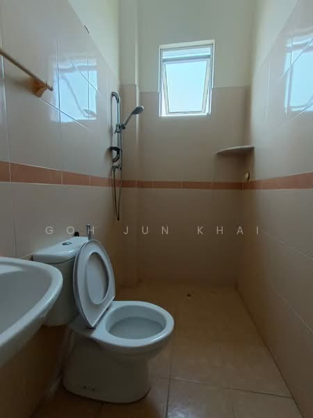 Apartment for Rent at Pangsapuri Bukit Beruang Bestari (University View) - Goh Jun Khai - Bathroom - PropertyGuru.com.my