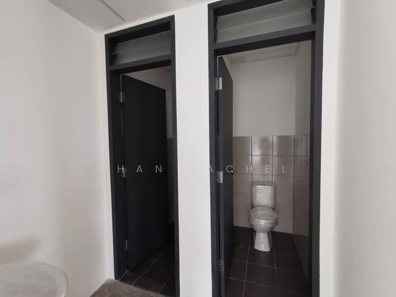 Semi-D Factory for Rent in Juru Estate (Bukit Minyak) - Chan Rachel - Bathroom - PropertyGuru.com.my