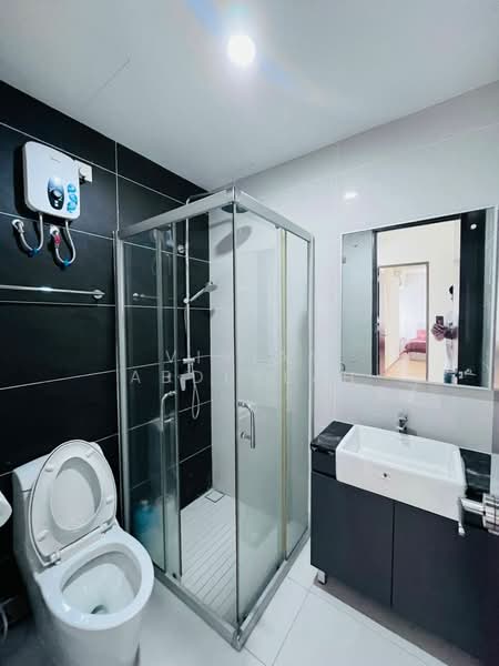 Condominium for Rent at Kings Bay @ Country Garden Danga Bay - Vivian Abdullah - Bathroom - PropertyGuru.com.my