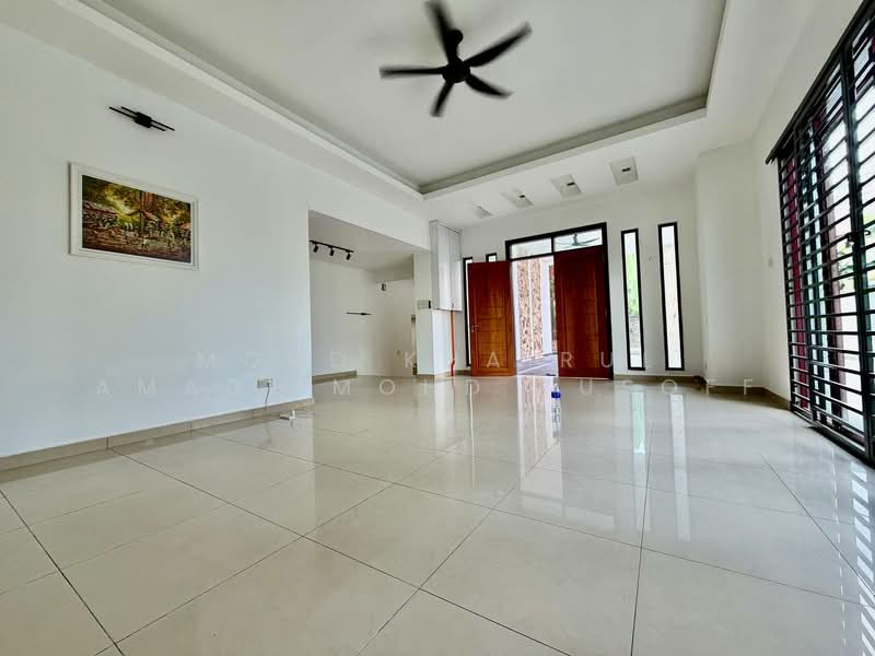 Bungalow for Sale in Taman Yarl (Jalan Klang Lama (Old Klang Road)) - Mohd Khairul Amadi Mohd Yusoff - Living Room - PropertyGuru.com.my