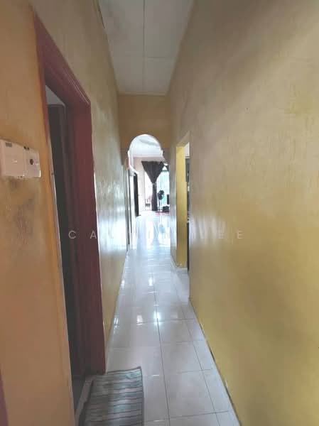 1-storey Terraced House for Sale in Taman Puteri Wangsa (Ulu Tiram) - Calvin Lee - Corridor - PropertyGuru.com.my