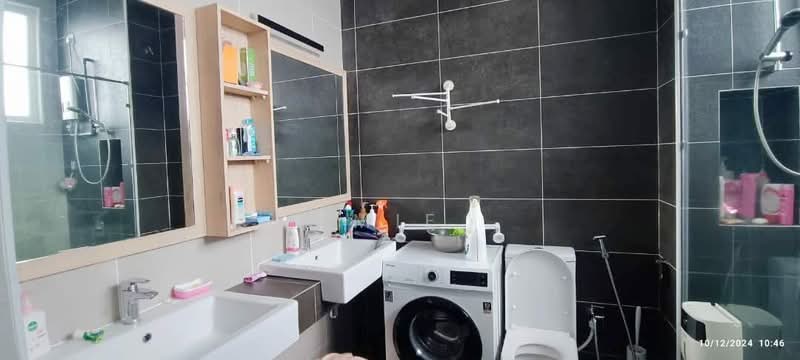 Semi-Detached House for Rent in Taman Seri Austin (Tebrau) - Jemie . - Bathroom - PropertyGuru.com.my