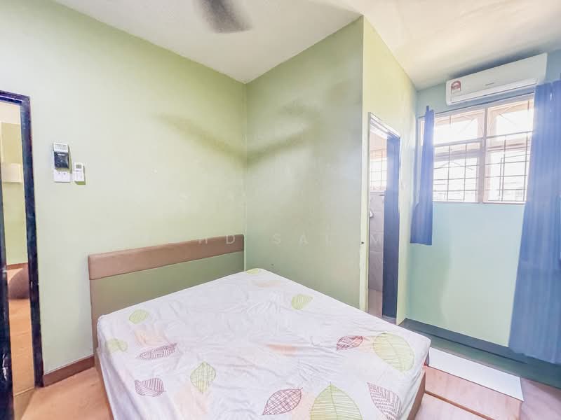 Townhouse for Sale in Ampang (Kuala Lumpur) - Mohd Salimi - Bedroom - PropertyGuru.com.my