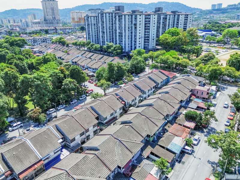 Townhouse for Sale in Ampang (Kuala Lumpur) - Mohd Salimi - Exterior - PropertyGuru.com.my