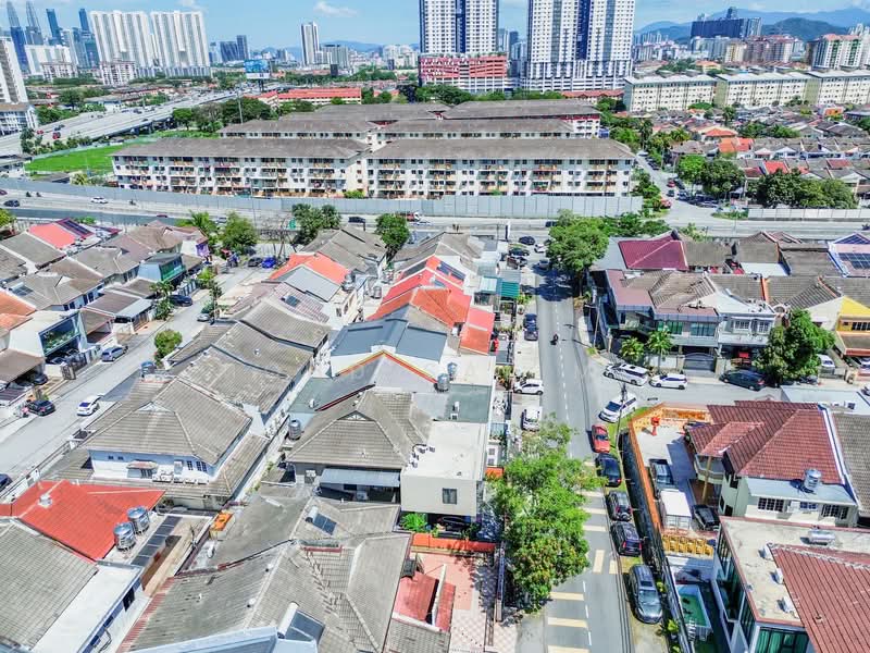 Townhouse for Sale in Ampang (Kuala Lumpur) - Mohd Salimi - Exterior - PropertyGuru.com.my