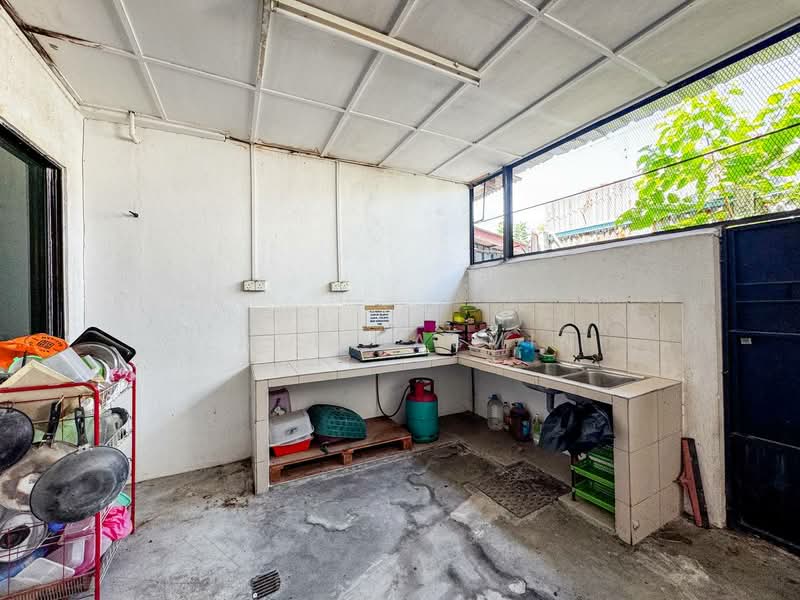 2-storey Terraced House for Sale in Taman Sri Serdang (Seri Kembangan) - Zaty Jasmin - Kitchen - PropertyGuru.com.my