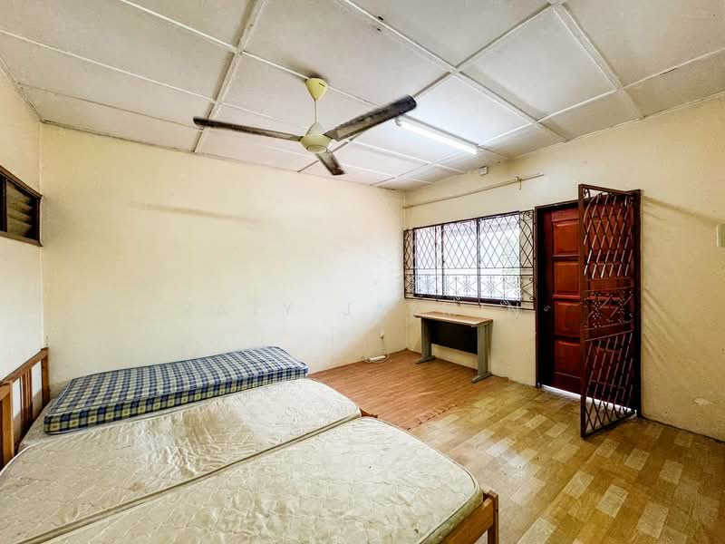 2-storey Terraced House for Sale in Taman Sri Serdang (Seri Kembangan) - Zaty Jasmin - Bedroom - PropertyGuru.com.my