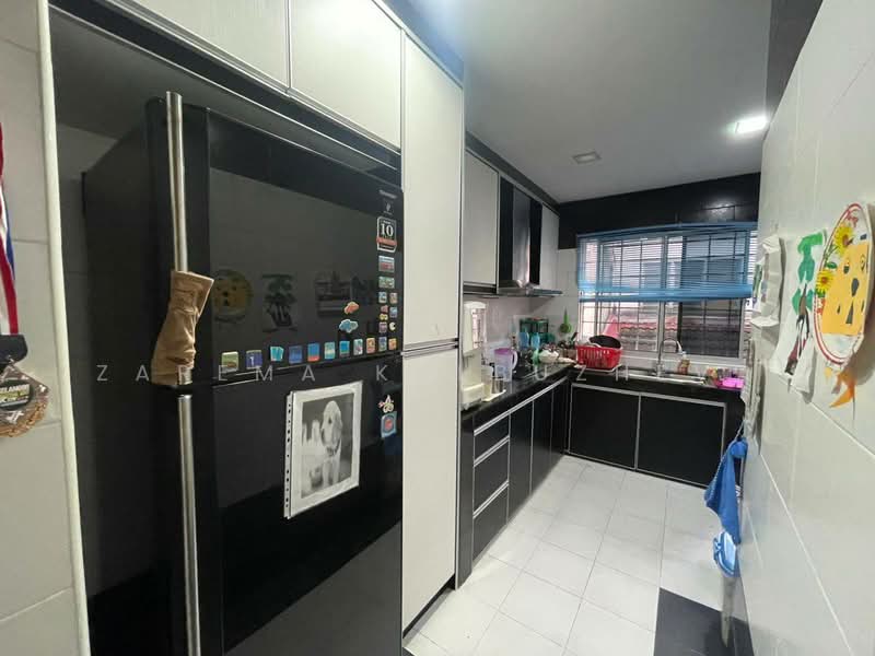 2-storey Terraced House for Sale in Kampung Gombak Indah (Batu Caves) - Zarema Kulbuzheva - Kitchen - PropertyGuru.com.my