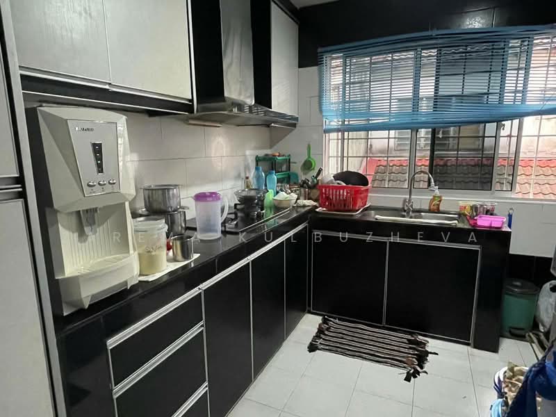 2-storey Terraced House for Sale in Kampung Gombak Indah (Batu Caves) - Zarema Kulbuzheva - Kitchen - PropertyGuru.com.my