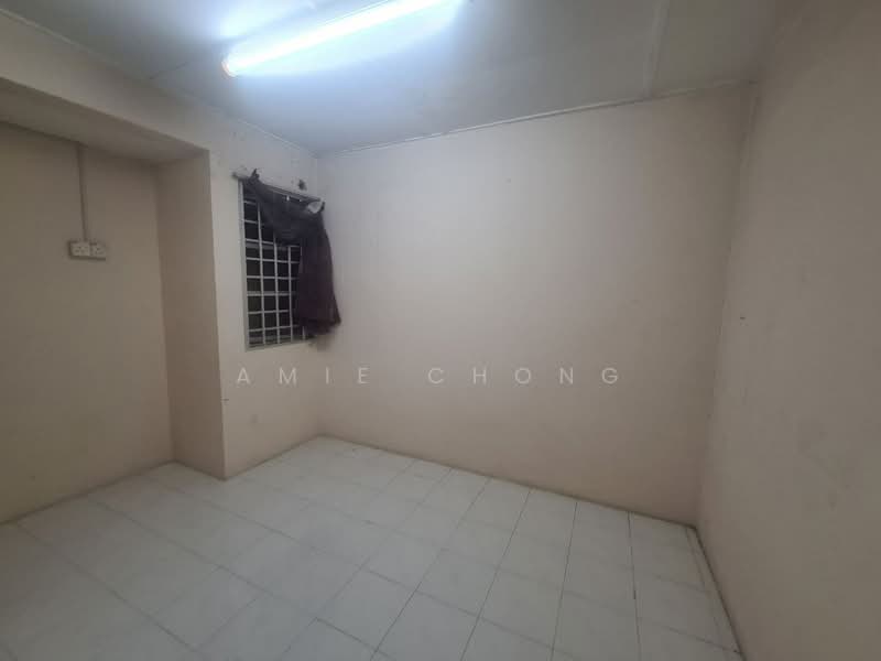 1.5-storey Terraced House for Sale in Taman Menglembu Impiana Adril (Menglembu) - Amie Chong - Bedroom - PropertyGuru.com.my