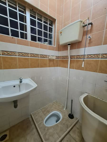 1.5-storey Terraced House for Sale in Taman Menglembu Impiana Adril (Menglembu) - Amie Chong - Bathroom - PropertyGuru.com.my