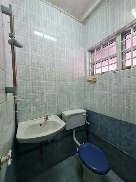 1.5-storey Terraced House for Sale in Taman Menglembu Impiana Adril (Menglembu) - Amie Chong - Bathroom - PropertyGuru.com.my