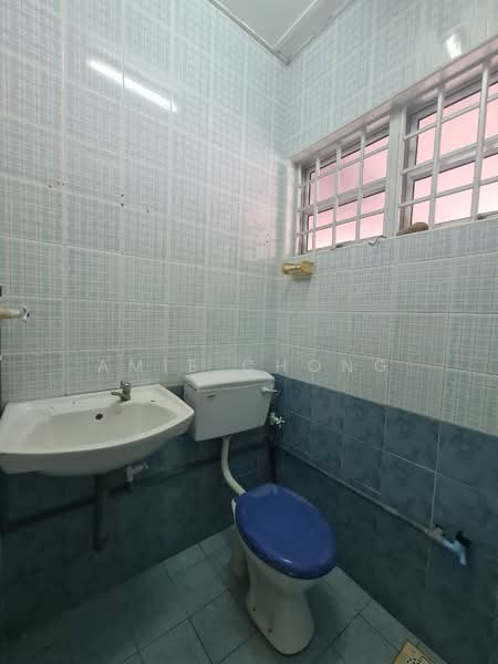 1.5-storey Terraced House for Sale in Taman Menglembu Impiana Adril (Menglembu) - Amie Chong - Bathroom - PropertyGuru.com.my