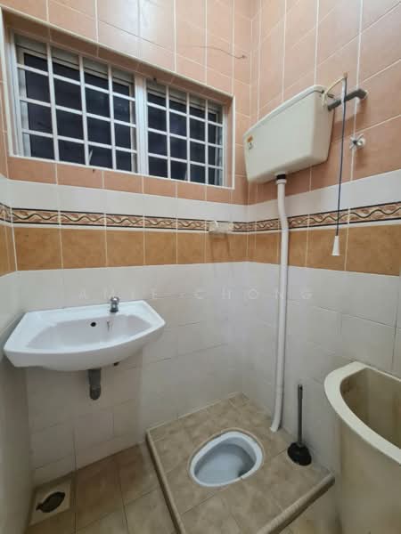 1.5-storey Terraced House for Sale in Taman Menglembu Impiana Adril (Menglembu) - Amie Chong - Bathroom - PropertyGuru.com.my