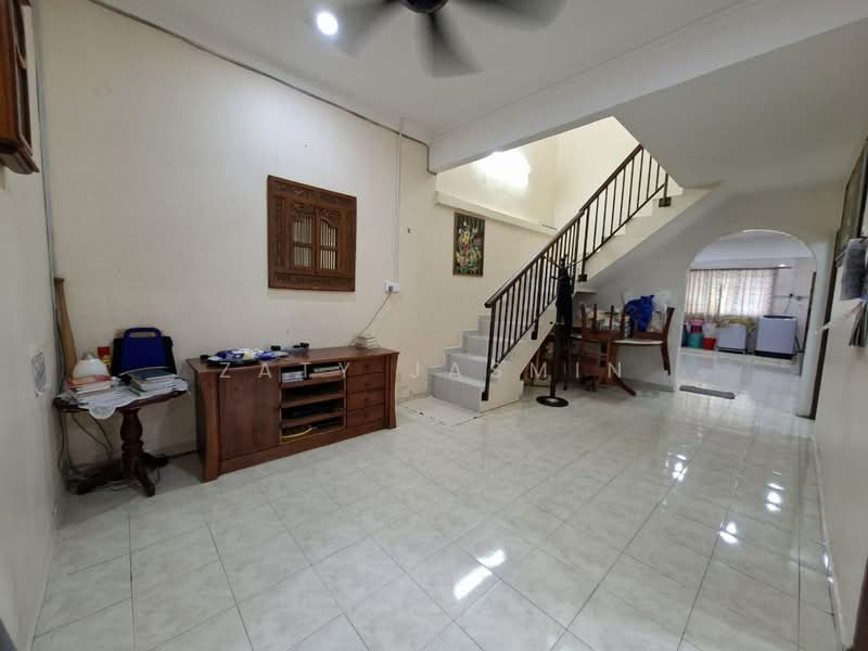 1.5-storey Terraced House for Sale in Selayang (Selangor) - Zaty Jasmin - Living Room - PropertyGuru.com.my