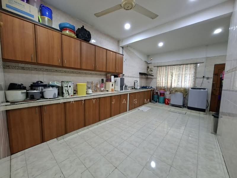 1.5-storey Terraced House for Sale in Selayang (Selangor) - Zaty Jasmin - Kitchen - PropertyGuru.com.my