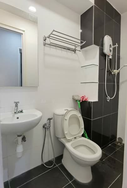 Condominium for Rent at The Clovers - Amy Toh - 3'rd Bathroom - PropertyGuru.com.my