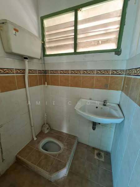 Menglembu untuk Untuk Dijual - RM 330,000, Feb 2026 - Bathroom - PropertyGuru.com.my