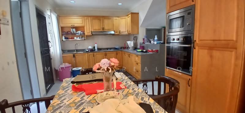 2-storey Terraced House for Rent in Seksyen 8 (Bangi) - Maznee Realtor - Kitchen - PropertyGuru.com.my