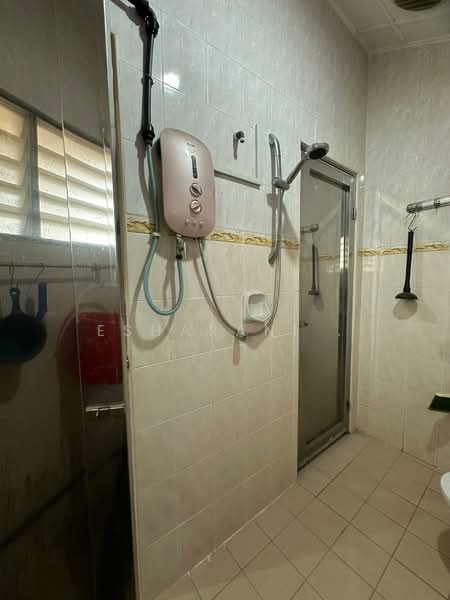 Terraced House for Sale in Bandar Mahkota Cheras (Cheras) - Esharani . - Bathroom - PropertyGuru.com.my