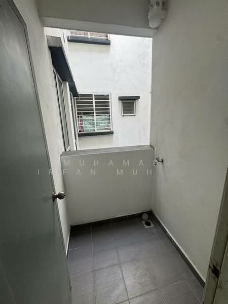 Apartment for Rent at Suria Apartment - Muhamad Irfan Muhamad Hafiz - Laundry - PropertyGuru.com.my