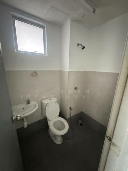 Apartment for Rent at Suria Apartment - Muhamad Irfan Muhamad Hafiz - Bathroom - PropertyGuru.com.my