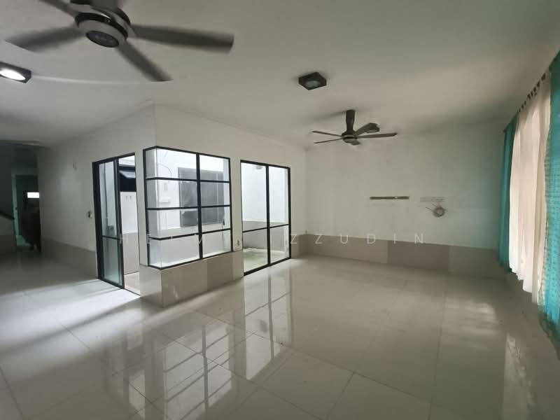 Rumah Teres 2 Tingkat untuk Dijual di Shah Alam (Selangor) - HELMY IZZUDIN - Living Room - PropertyGuru.com.my