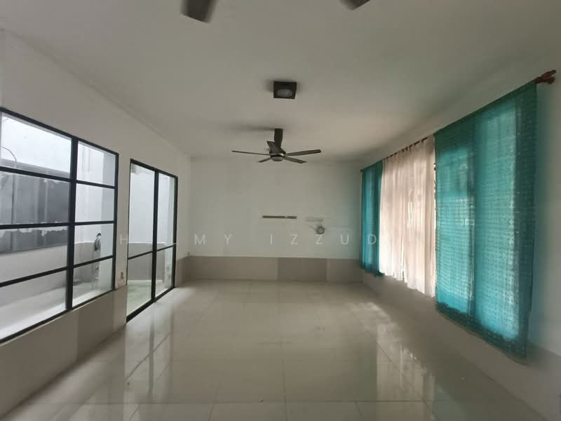 Rumah Teres 2 Tingkat untuk Dijual di Shah Alam (Selangor) - HELMY IZZUDIN - Living Room - PropertyGuru.com.my