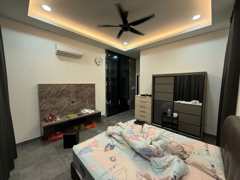 Cluster House for Sale in Taman Tropika (Kulai) - Jemie . - Bedroom - PropertyGuru.com.my