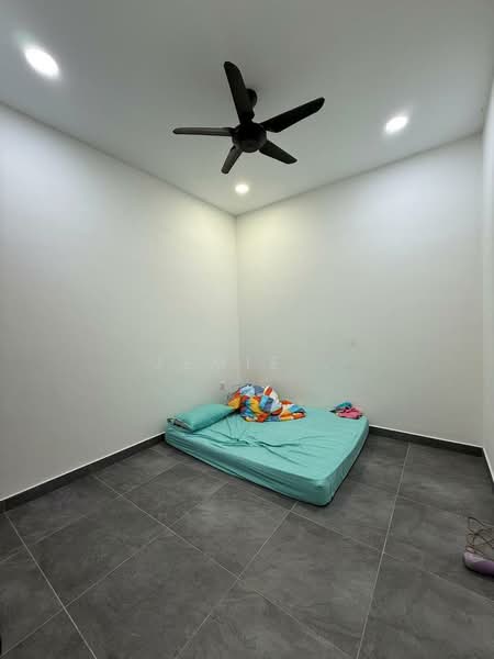 Cluster House for Sale in Taman Tropika (Kulai) - Jemie . - Bedroom - PropertyGuru.com.my