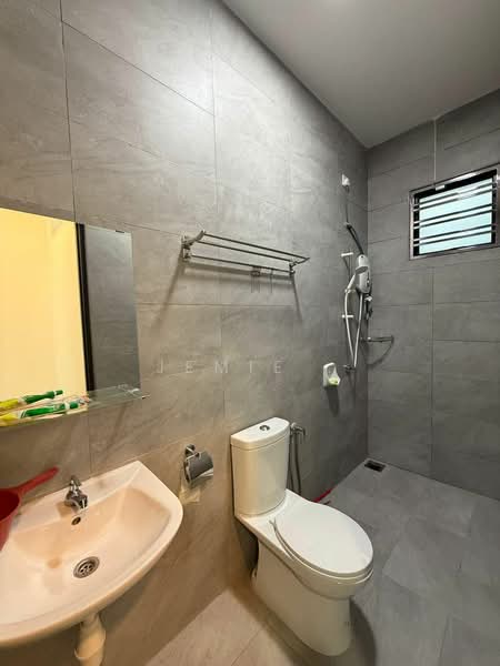 Cluster House for Sale in Taman Tropika (Kulai) - Jemie . - Bathroom - PropertyGuru.com.my