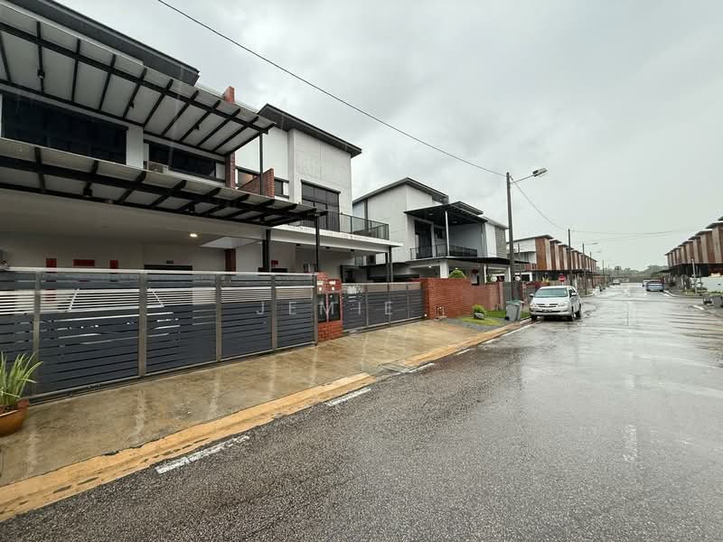 Cluster House for Sale in Taman Tropika (Kulai) - Jemie . - Exterior - PropertyGuru.com.my