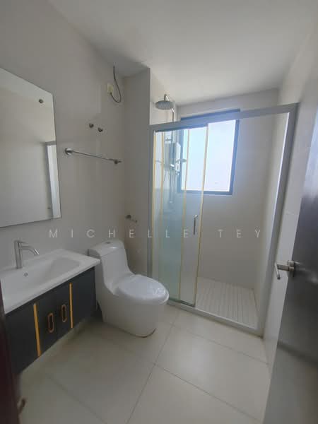 Condominium for Sale at Bay Point @ Country Garden Danga Bay - Michelle Tey - Bathroom - PropertyGuru.com.my