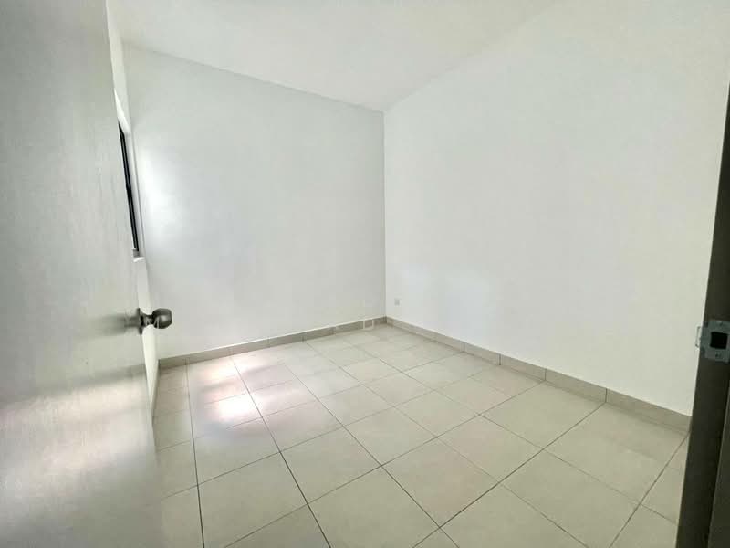 Service Residence for Sale at Flora Residency - Muhamad Irfan Muhamad Hafiz - Bedroom - PropertyGuru.com.my