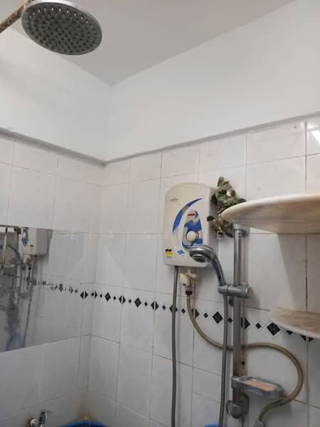 Flat for Sale at Taman Utama - Elaine Lee - Bathroom - PropertyGuru.com.my