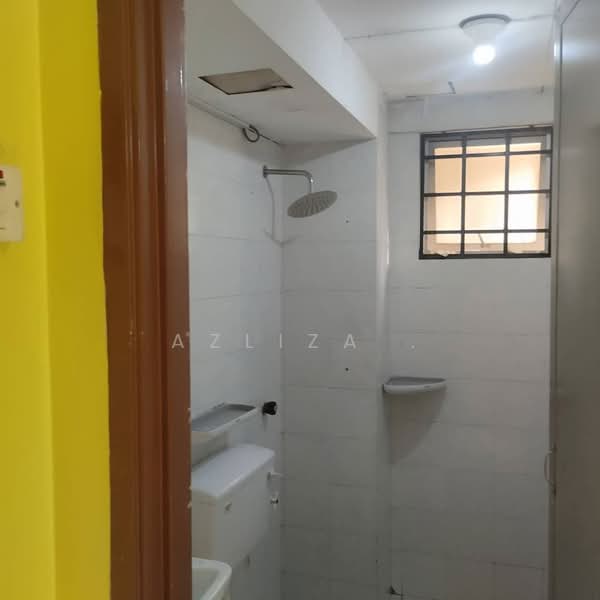 Apartment for Sale at Pangsapuri Suria Subang - AZLIZA . - Bathroom - PropertyGuru.com.my